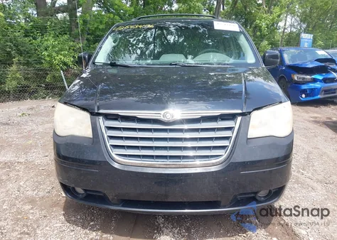 2010 Chrysler Town & Country Touring z USA, uszkodzony, nr VIN 2A4RR5D15AR305122